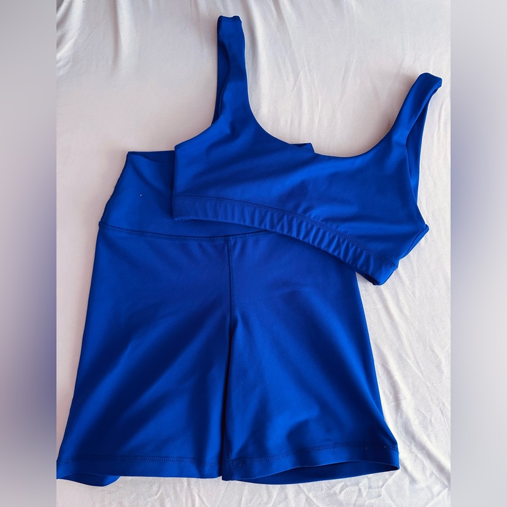 Electric Sapphire Pilates Set – Matching Sports Bra + Biker Shorts (XS)
